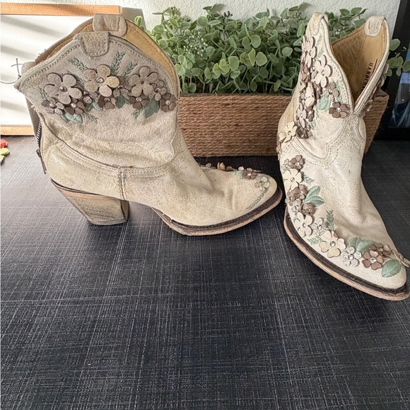 Corral White Floral Overlay Ankle Boot Size 9 - Picture 7 of 12
